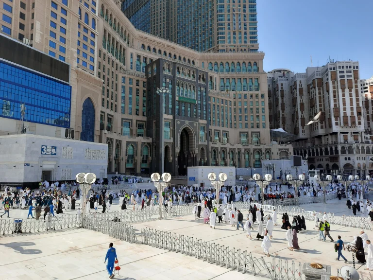 Makkah_Outdoor_IDEC_cooling_Solutions_windmason